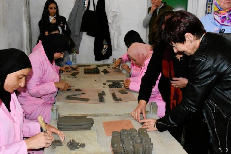 مسؤولة في يونيسكو تشيد بزليج المغرب