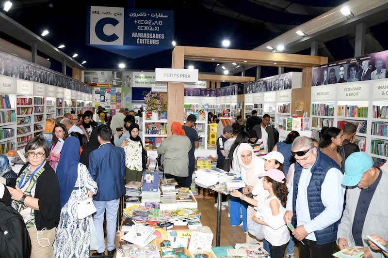 معرض الرباط يرفع مبيعات دور النشر وسط تحذيرات من "الكتاب المقرصن"