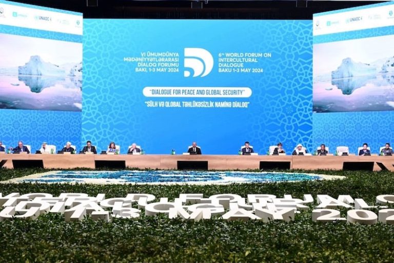 منتدى حوار الثقافات بأذربيجان يوصي بالتعايش السلمي والتعاون مع المغرب