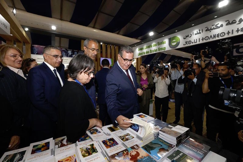 نجاح تنظيم معرض الكتاب بالرباط يخفت "سجالات الترحيل" من الدار البيضاء