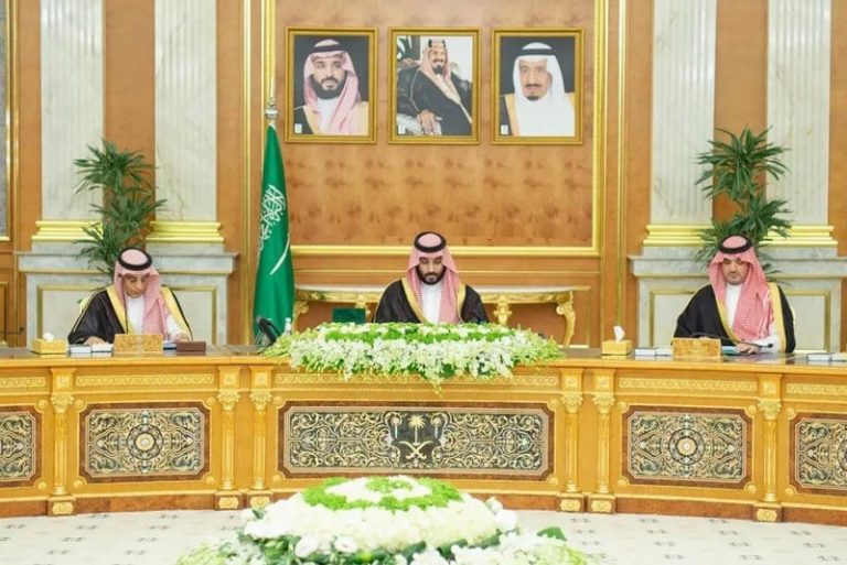 ولي العهد السعودي يُطمئن بشأن صحة الملك سلمان