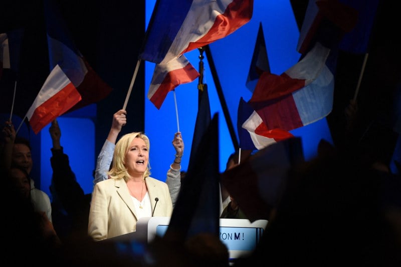 الحملة الانتخابية الفرنسية تبلغ الساعات الأخيرة .. و"اليمين المتطرف" في الصدارة الحملة الانتخابية الفرنسية تبلغ الساعات الأخيرة .. و"اليمين المتطرف" في الصدارة