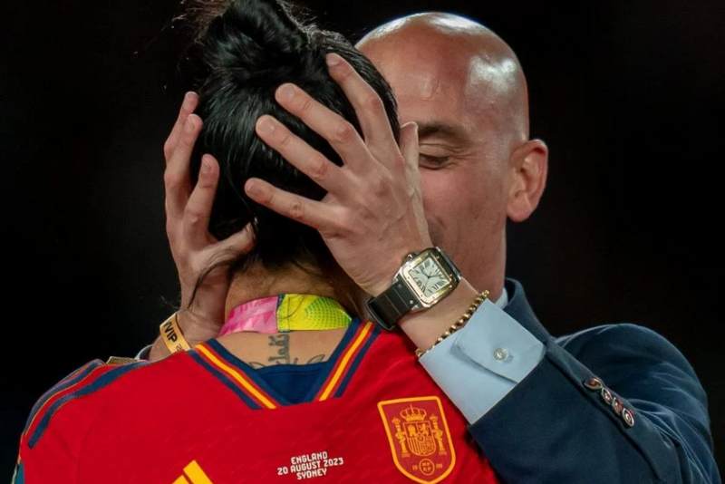 تحديد موعد محاكمة بطل "قبلة المونديال"