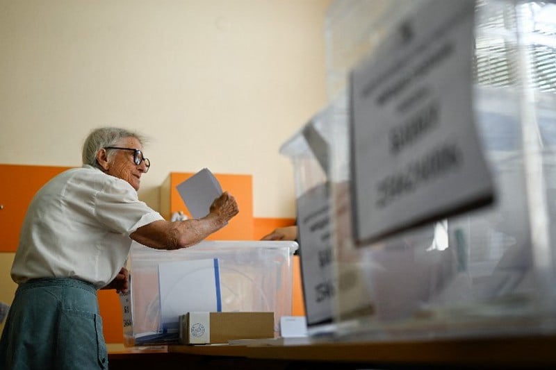 فوز اليمين المتطرف في الانتخابات الأوروبية يثير حزن وخوف المهاجرين بفرنسا فوز اليمين المتطرف في الانتخابات الأوروبية يثير حزن وخوف المهاجرين بفرنسا