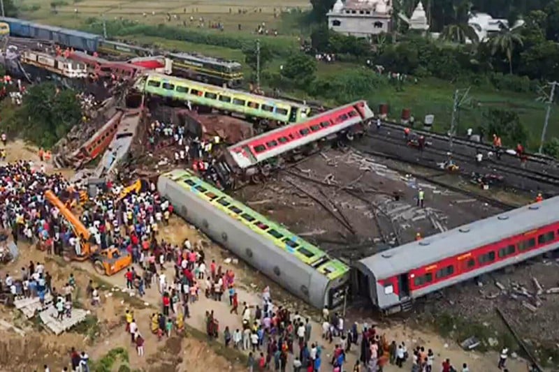 مقتل 5 أشخاص في تصادم قطارين بالهند مقتل 5 أشخاص في تصادم قطارين بالهند