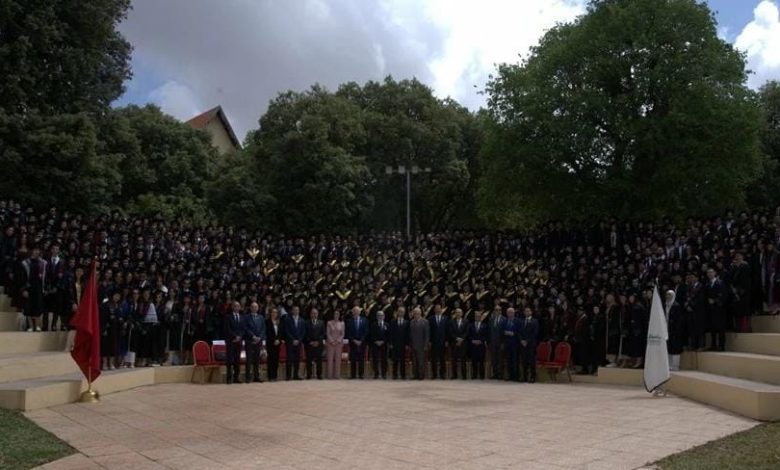 إفران..جامعة الأخوين تحتفي بخريجي الفوج الخامس والعشرين إفران..جامعة الأخوين تحتفي بخريجي الفوج الخامس والعشرين