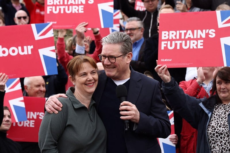 الانتخابات العامة المبكرة في بريطانيا .. هل ينهي العمال سيطرة المحافظين؟