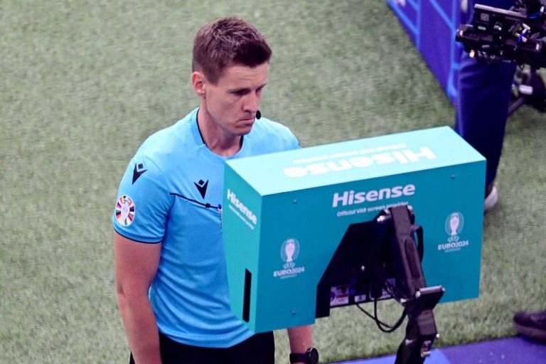 تحكيم "يورو 2024" يحظى بالإشادة