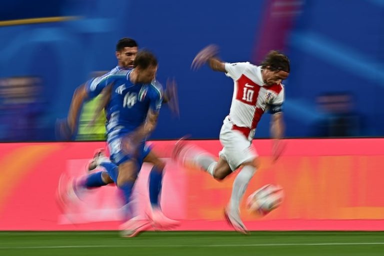 تعادل مثير أمام كرواتيا يؤهل إيطاليا
