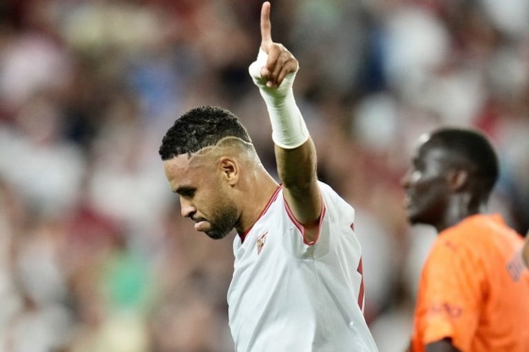 تفاصيل عرض فنربخشة للتعاقد مع النصيري‎