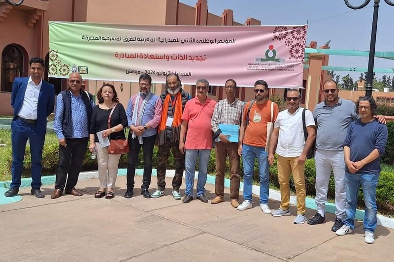 فرق محترفة تقدم توصيات مسرحية فرق محترفة تقدم توصيات مسرحية