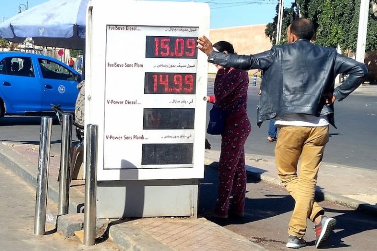 قرار خفض إنتاج النفط يثير تخوفات في المغرب من