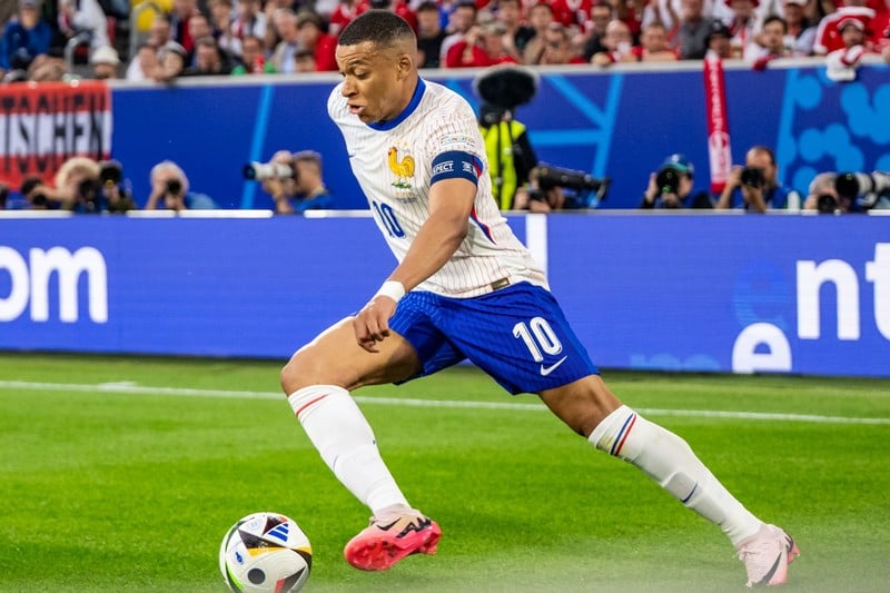 مبابي يتدرب خارج المنتخب الفرنسي