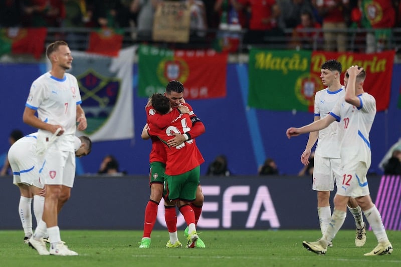 منتخب البرتغال يفلت من فخ التشيك