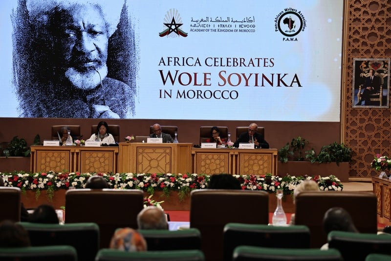 أكاديميون مغاربة يحتفون بمسيرة سوينكا.. مدافعٌ عن الحقوق ومناهض لـ"الأبارتايد"