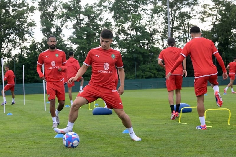 "الأولمبي" يجري حصتين تدريبيتين بفرنسا "الأولمبي" يجري حصتين تدريبيتين بفرنسا