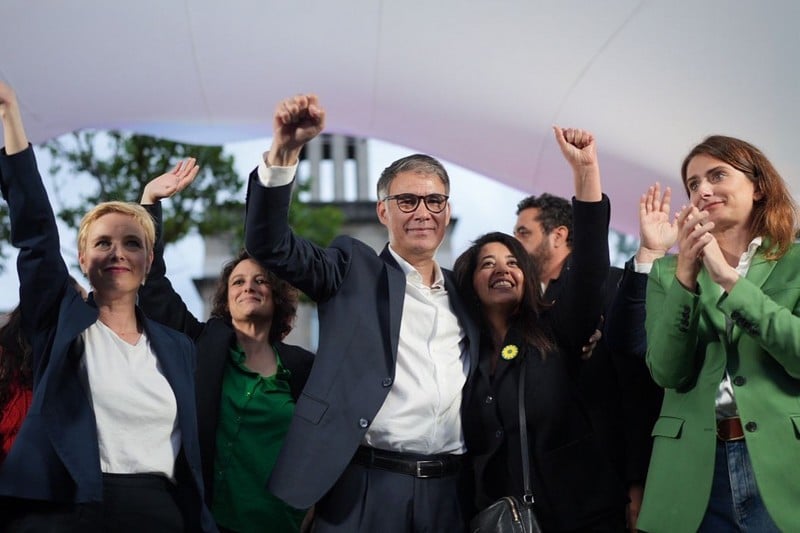 اليسار الفرنسي يرشح "رئيس الوزراء" اليسار الفرنسي يرشح "رئيس الوزراء"