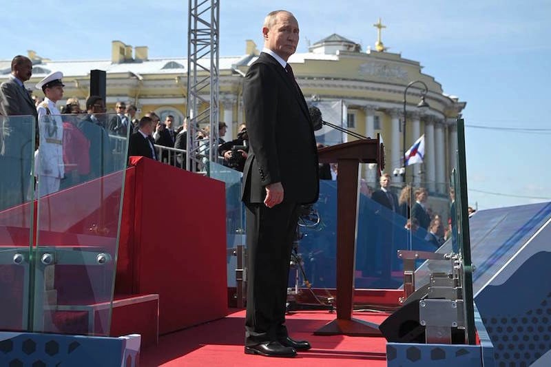 بوتين يهدد بنشر أسلحة هجوم نووية بوتين يهدد بنشر أسلحة هجوم نووية