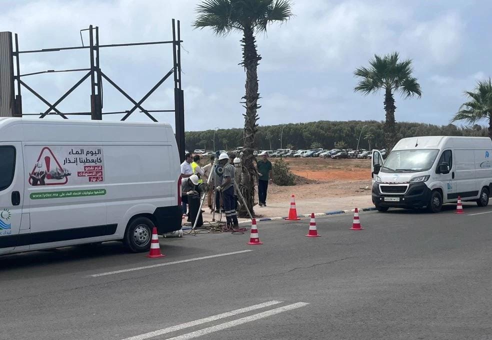 تدفق عرضي لمياه طفيلية في شاطىء واد مرزك.."لديك" توضح تدفق عرضي لمياه طفيلية في شاطىء واد مرزك.."لديك" توضح