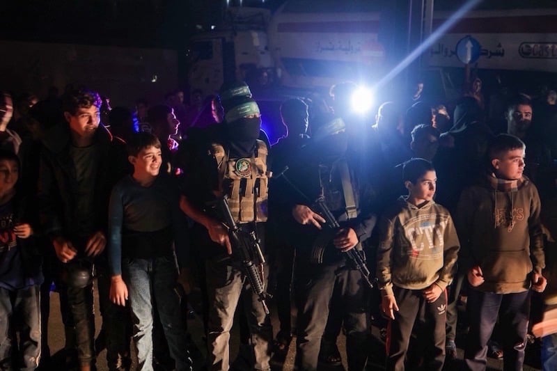 "حماس" تقبل التفاوض بشأن الرهائن