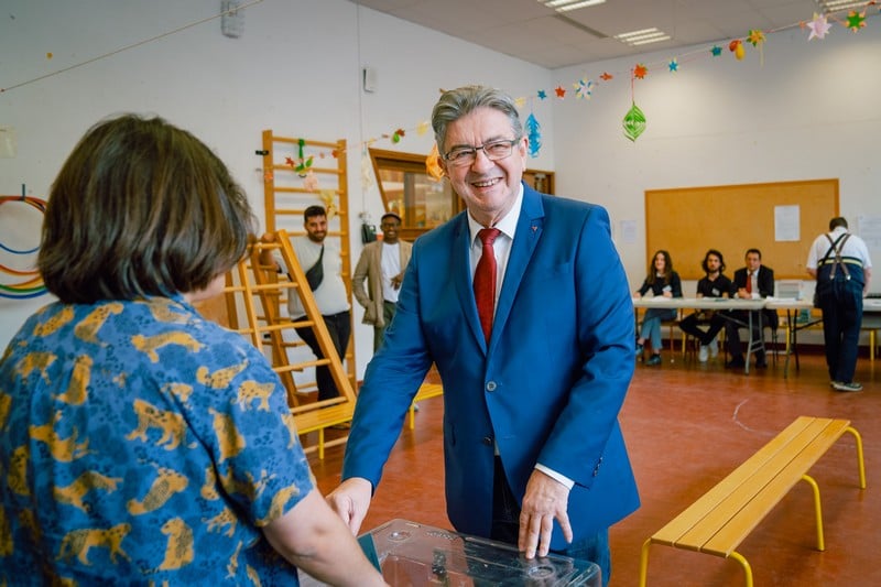 ميلانشون: شعب فرنسا يطيح بـ"السوء"