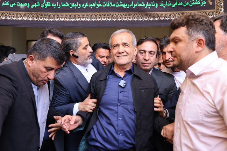 إيرانيون يعلقون آمالهم على الرئيس الجديد