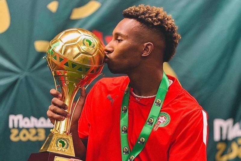 الجيش الملكي يحسم "صفقة النقاش"