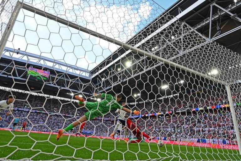 المنتخب الإنجليزي يفكك "الساعات السويسرية" ويبلغ نصف نهائي "يورو 2024"