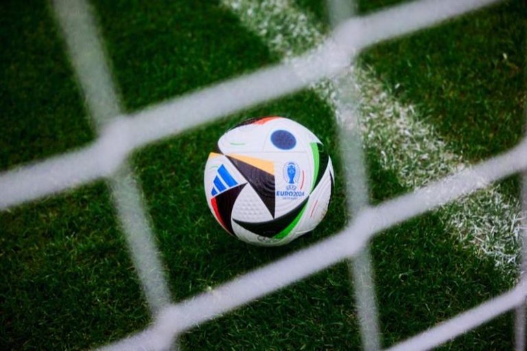 "اليورو" يحبس الأنفاس في دور الربع
