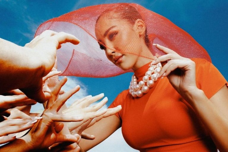 بوسيل تغازل المصريين بـ"جراج عمومي"