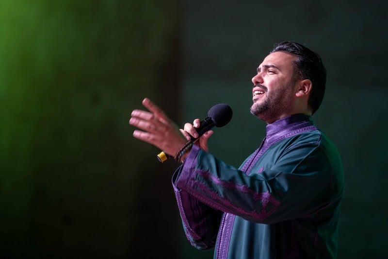 حاجي يسافر بـ"حضرة جاز" خارج الحدود