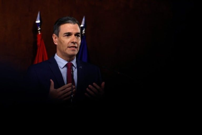 سانشيز: غزة ضحية "الكيل بمكيالين"
