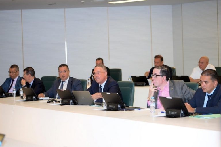 لقجع يعرض خطة تطوير كرة القدم