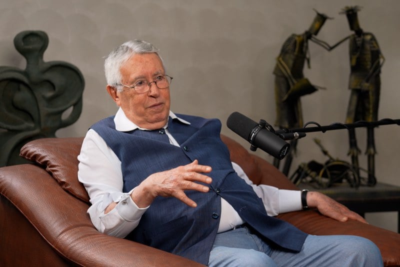 بنعيسى يكشف كواليس لقاء الحسن الثاني بعد استدعائه بسبب مهرجان أصيلة بنعيسى يكشف كواليس لقاء الحسن الثاني بعد استدعائه بسبب مهرجان أصيلة