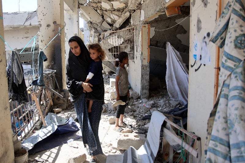 بوريل: صور قصف مدرسة نازحين مروعة بوريل: صور قصف مدرسة نازحين مروعة