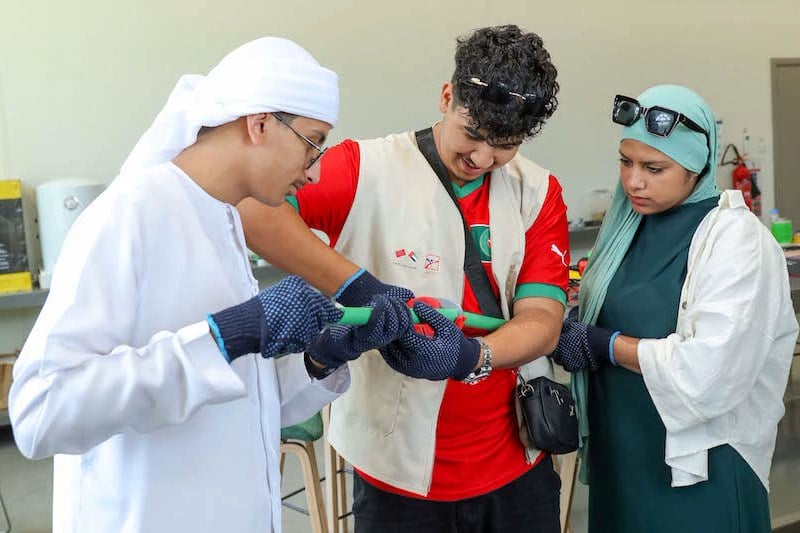 شباب مغاربة في نشاط ثقافي بالشارقة شباب مغاربة في نشاط ثقافي بالشارقة