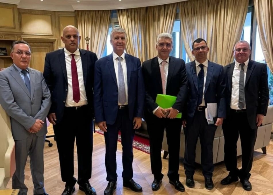 صديقي يترأس اجتماع حول تدابير دعم حماية الصناعات الغذائية وسلسلة الزيتون صديقي يترأس اجتماع حول تدابير دعم حماية الصناعات الغذائية وسلسلة الزيتون