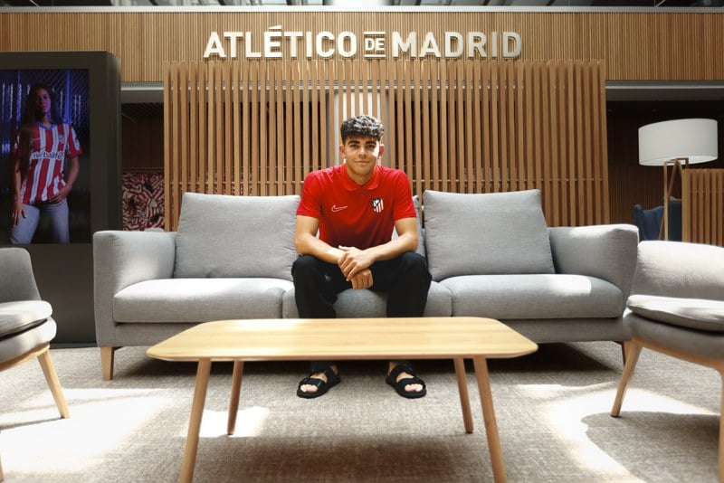 الجباري يمدد العقد مع أتلتيكو مدريد