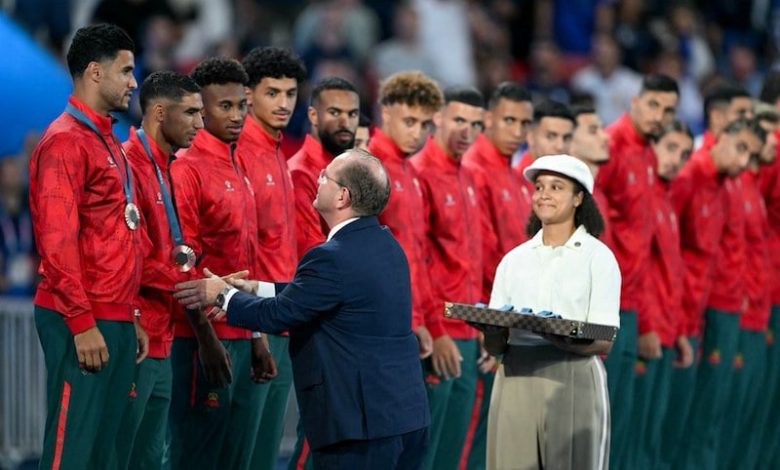 المنتخب الأولمبي المغربي يعتلي منصة التتويج في "حديقة الأمراء" بباريس المنتخب الأولمبي المغربي يعتلي منصة التتويج في "حديقة الأمراء" بباريس