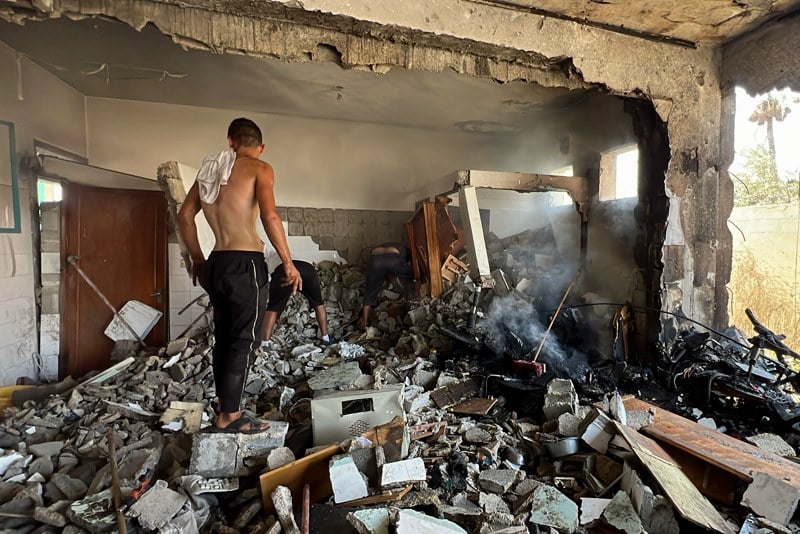 مقتل خمسة أشخاص في غارة إسرائيلية مقتل خمسة أشخاص في غارة إسرائيلية