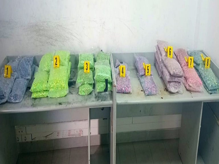 طنجة .. حجز أزيد من 155 ألف قرص "إكستازي" بشاحنة للنقل الدولي طنجة .. حجز أزيد من 155 ألف قرص "إكستازي" بشاحنة للنقل الدولي
