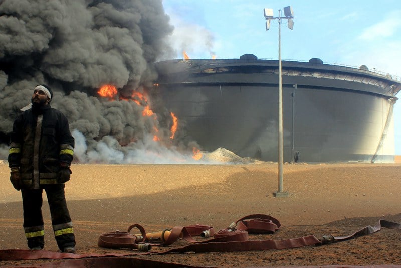 اشتباكات تعطب مصفاة نفط في ليبيا