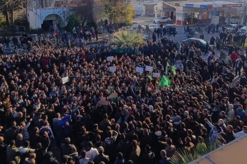 اعتداء يجلب احتجاجات غاضبة بسوريا اعتداء يجلب احتجاجات غاضبة بسوريا