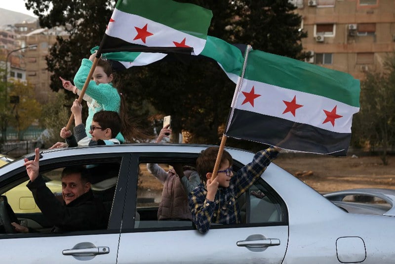 سقوط نظام الأسد يضع "سوريي فرنسا" بين مطرقة الخوف وسندان الأمل سقوط نظام الأسد يضع "سوريي فرنسا" بين مطرقة الخوف وسندان الأمل