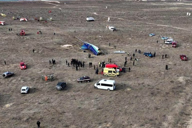28 ناجيا من تحطم طائرة بكازاخستان