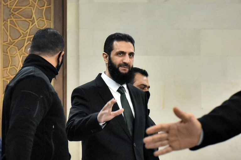 الجولاني يتعهد بجيش سوري موحد