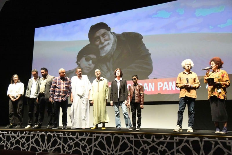 "المرجة الزرقاء" تمزج البساطة بالعمق "المرجة الزرقاء" تمزج البساطة بالعمق