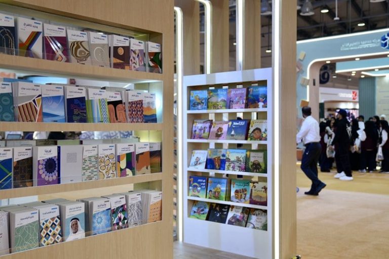 الناقد إبراهيم الكراوي يتألق بالشارقة