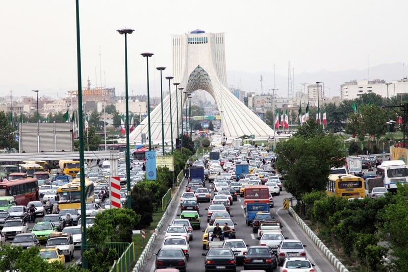 الوقود يمدد إغلاق مدارس طهران