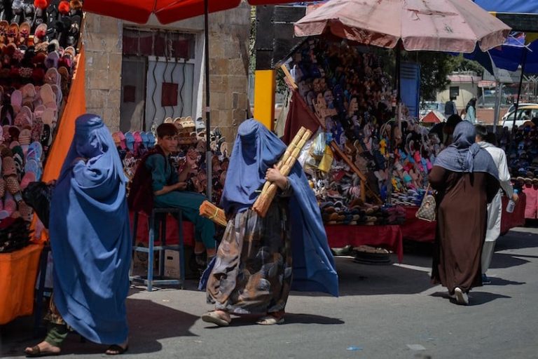انتقاد أممي يرافق حظر عمل الأفغانيات